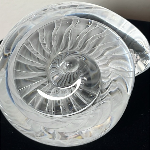 Marcolin Sweden White Swirl Glass Conch Shell Paperweight 14/76 Signed - Picture 5 of 7